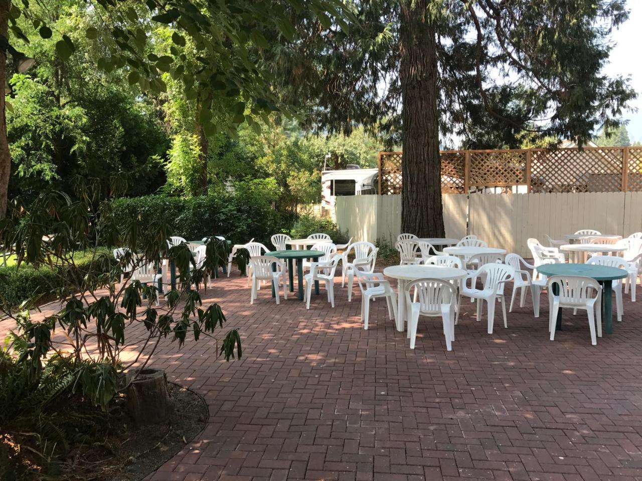 Wolf Creek Inn & Tavern 外观 照片