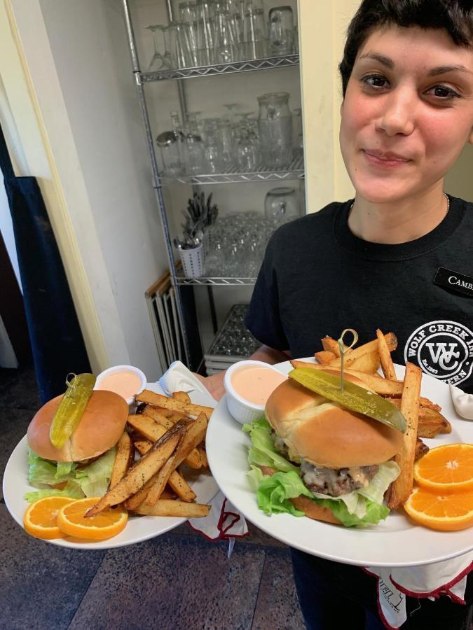 Wolf Creek Inn & Tavern 外观 照片